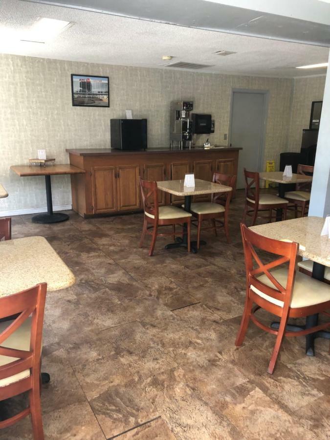 路易斯威尔 路易斯维尔红地毯旅馆酒店 外观 照片